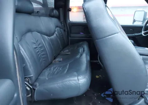 2001 Chevrolet Silverado 2500Hd Ls z USA, uszkodzony, nr VIN 1GCHK29161E335272